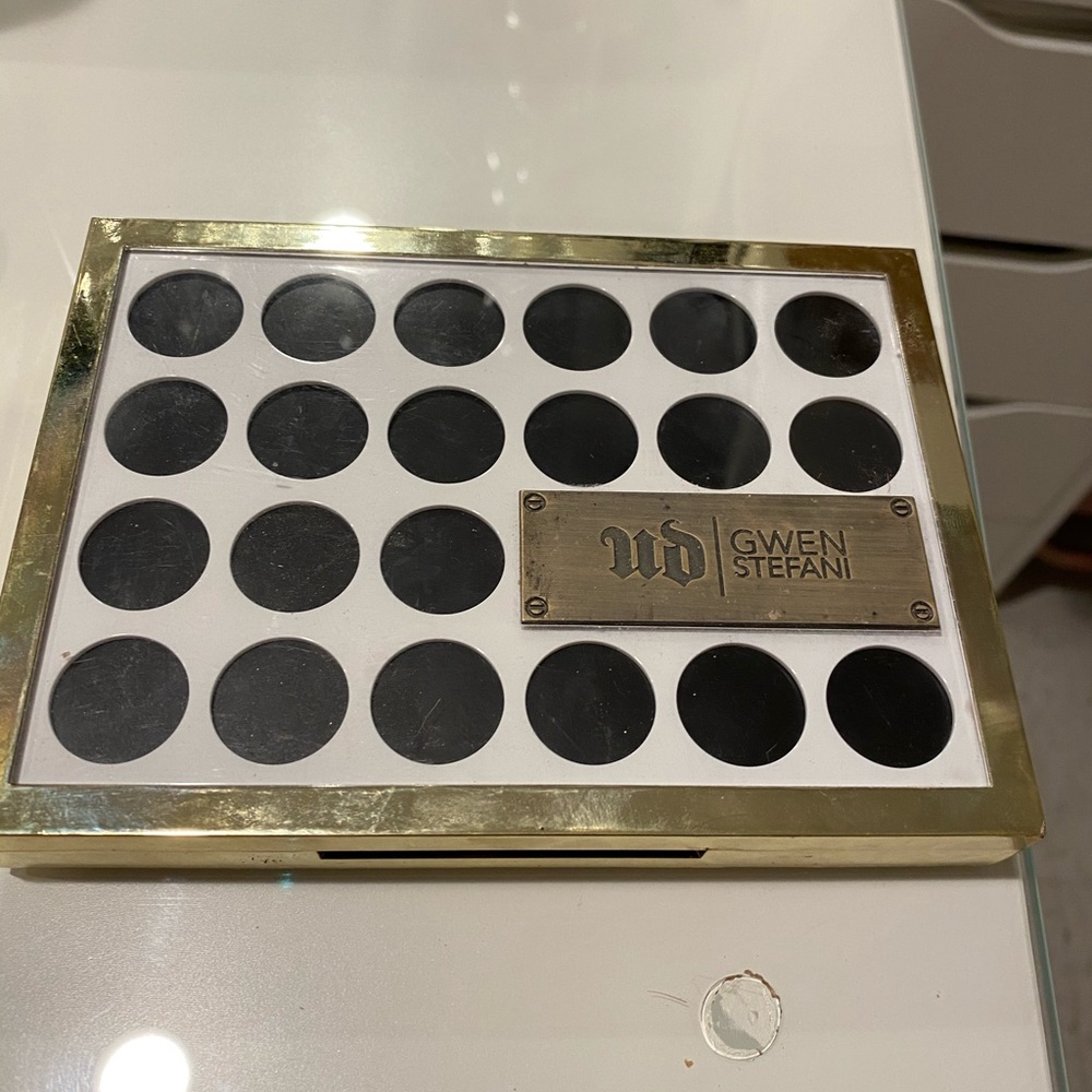 ❌❌SOLD❌❌Urban Decay Gwen Stefani Eyeshadow Palette